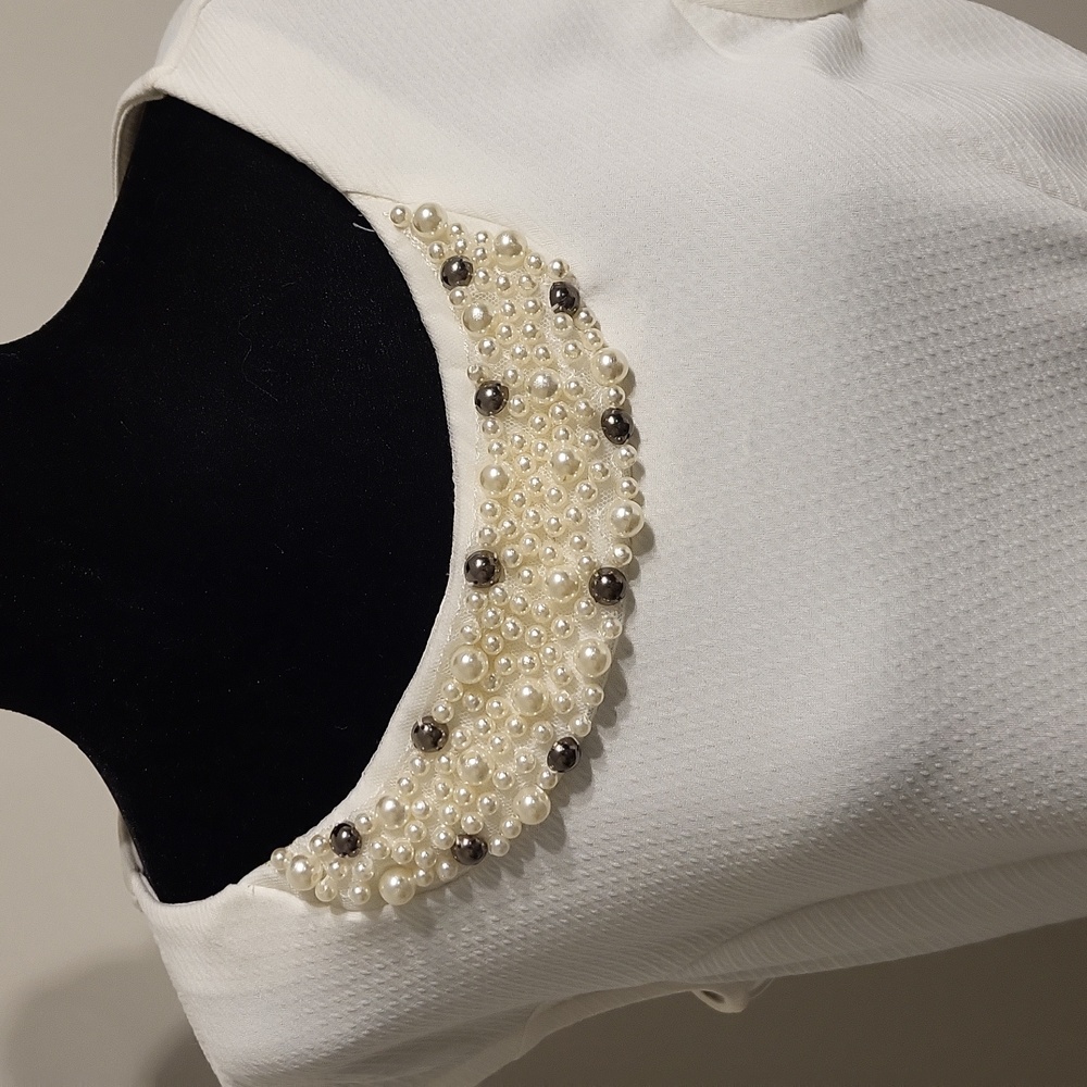 Reitmans sleeveless top with pearl details.